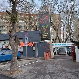 Апартаменты Sunny 2-bedroom Maisonette & Parking